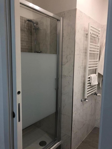 Bathroom 5, Dea Tiburtina, Rome