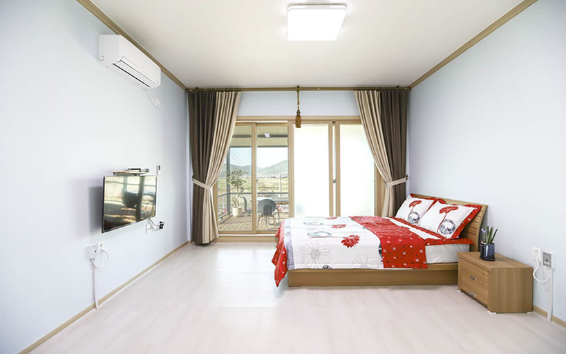 Bedroom 2, Golden Field Pension, Yeosu
