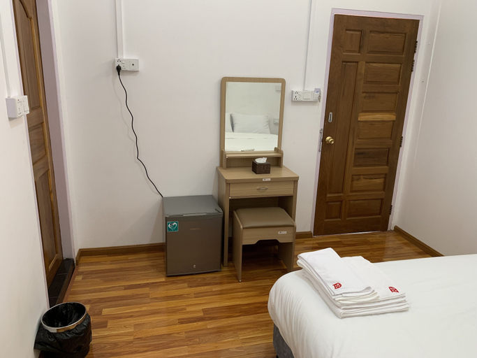 Bedroom 2, Rendezvous Inn, Mandalay