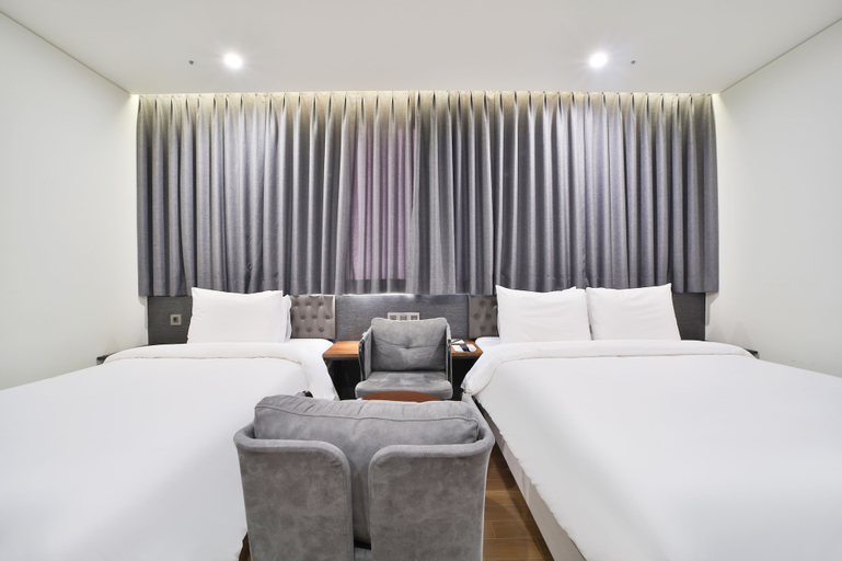 Bedroom 25