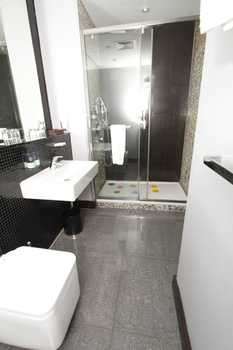 Bathroom 4, Rafayel on the Left Bank, London