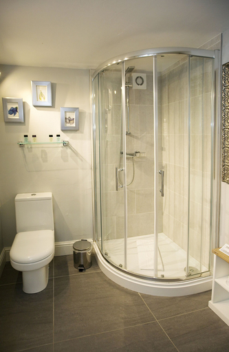 Bathroom 3, The Boot at Repton, Derbyshire