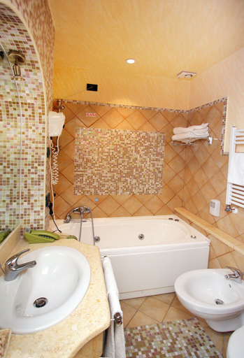 Bathroom 3, Hotel D'Orange D'Alcantara, Messina