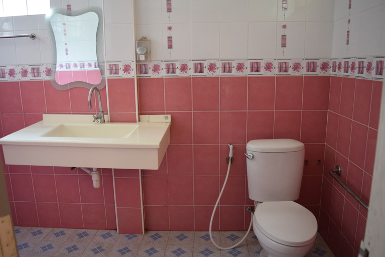 Bathroom 4, I - Talay, Muang Rayong