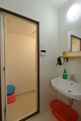 Bathroom 5, guesthouse haru kitamachi - Hostel, Nara