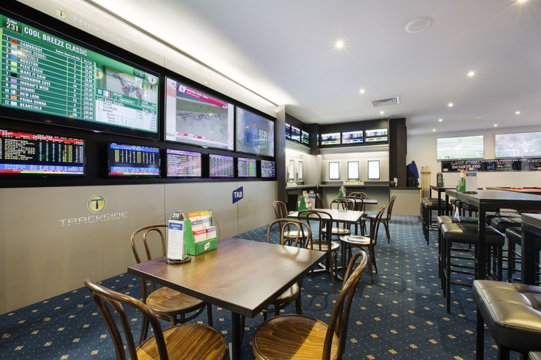 Food & Drinks 5, Nightcap at Shoppingtown Hotel, Manningham - West