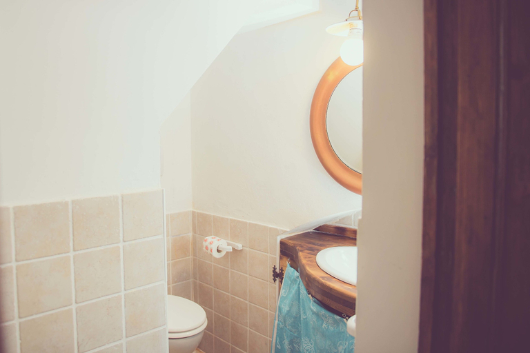 Bathroom 3, La Bellavita, Bari