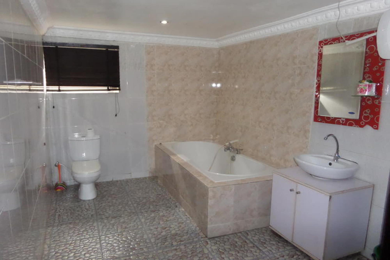 Bathroom 5, Belfem International Suites, Ikeja