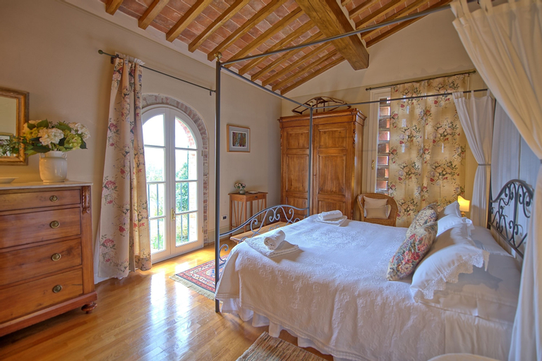 Bedroom 4, Villa Fontine, Pisa