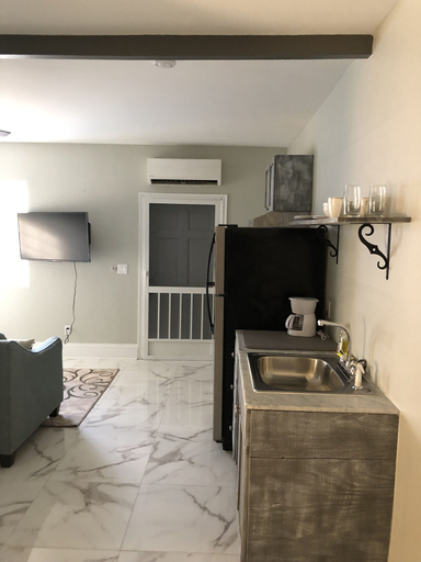 Others 5, Beach Hideaway