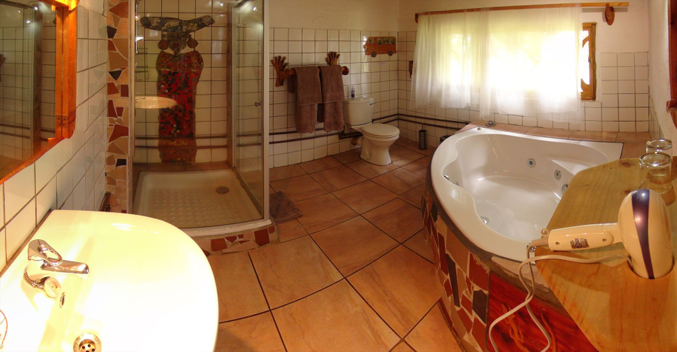 Bathroom 4, Antbear Drakensberg Lodge, Uthukela