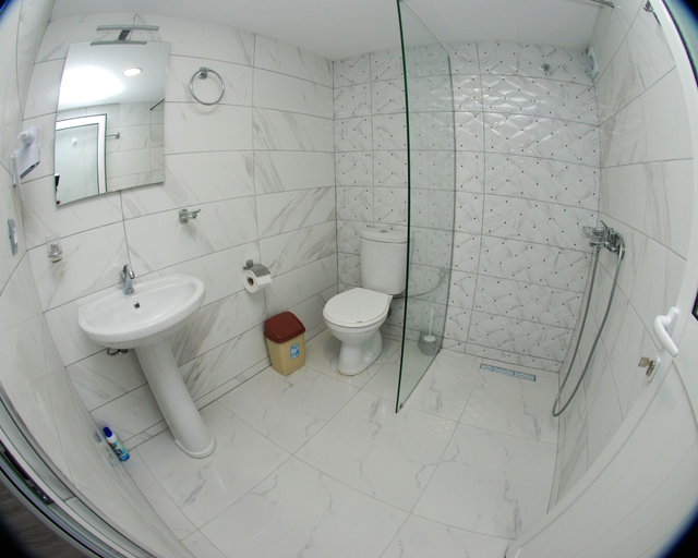 Bathroom 3, Bebi Apartments, Sarandës