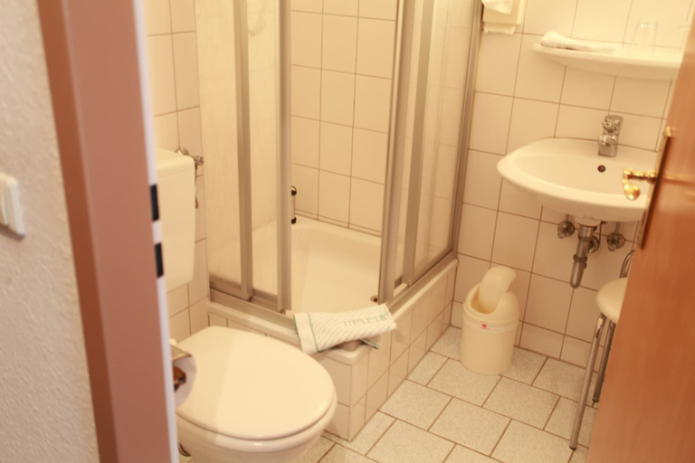 Bathroom 5, Hotel de Saxe, Leipzig