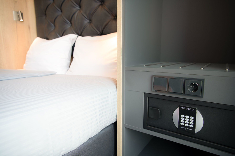 Bedroom 5, Munich Deluxe Hotel, München