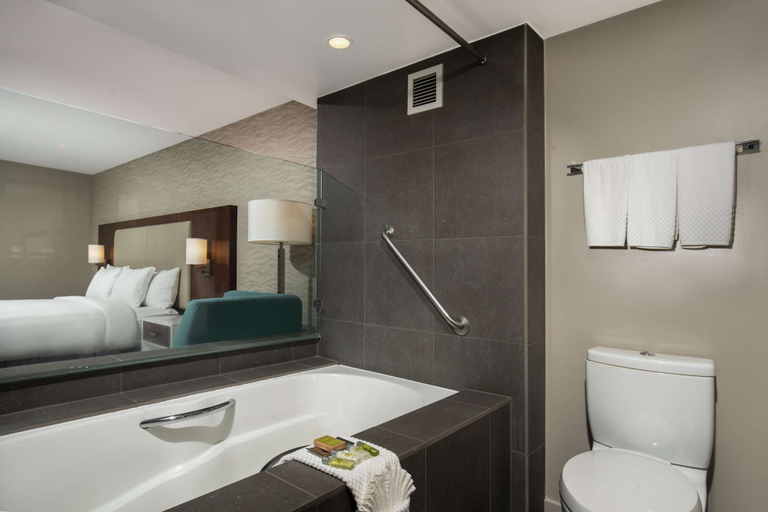 Bathroom 5, DoubleTree by Hilton Monrovia - Pasadena Area, Los Angeles