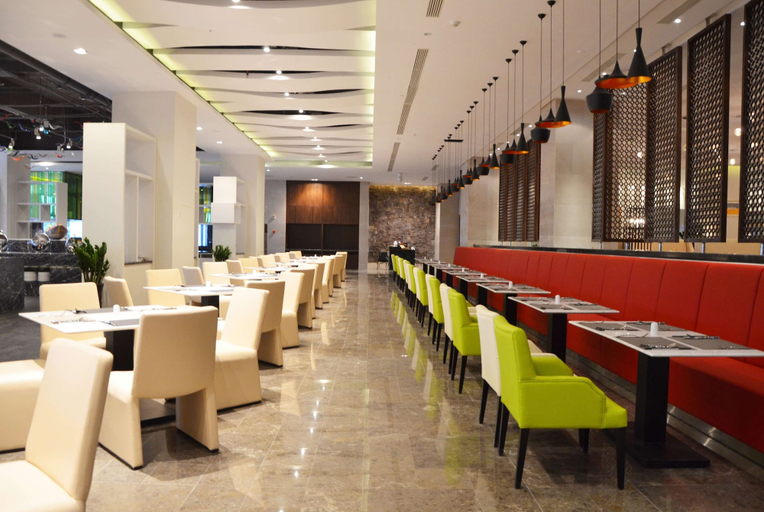 Food & Drinks 5, Wyndham Garden Lingshui, Hainan