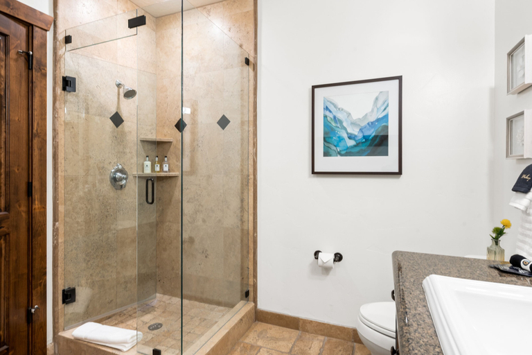 Bathroom 4, Penthouse at Peace, Summit