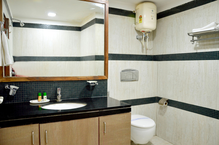 Bathroom 2, Hotel Marc Inn, Jaipur