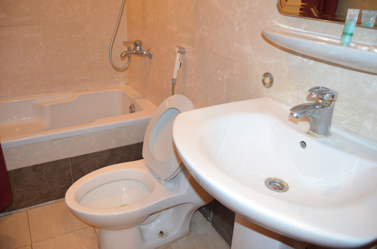 Bathroom 5, Danat 1 Apartments, Al Khobar