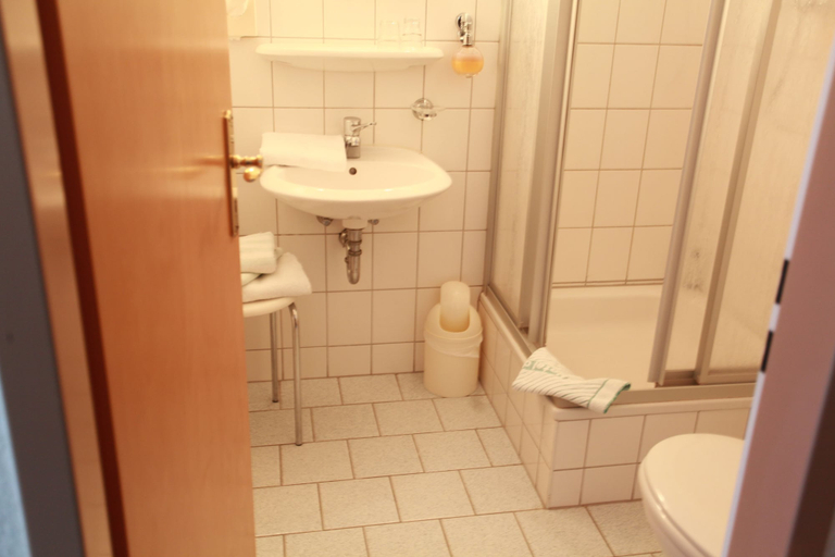 Bathroom 5, Hotel de Saxe, Leipzig