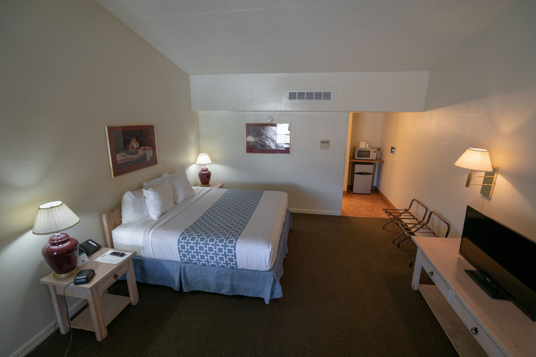 Bedroom 3, White's City Cavern Inn, Eddy