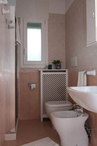 Bathroom 3, Villa Emilia, Udine