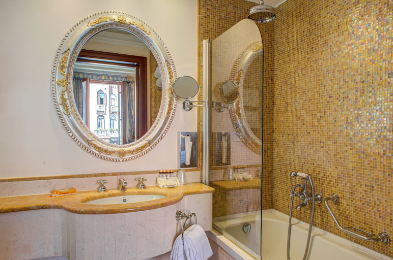 Bathroom 5, Hotel Canal Grande, Venezia