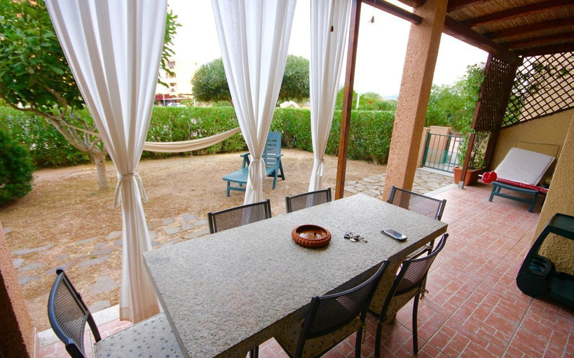 Outdoor dining, Casa Antonella, Olbia-Tempio