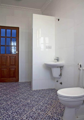 Bathroom 4, Bazi's House, Kusini