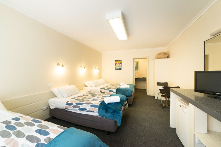 Bedroom 2, Gariwerd Motel, N. Grampians - Stawell