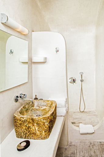 Bathroom 3, Spilies by Thireas, South Aegean