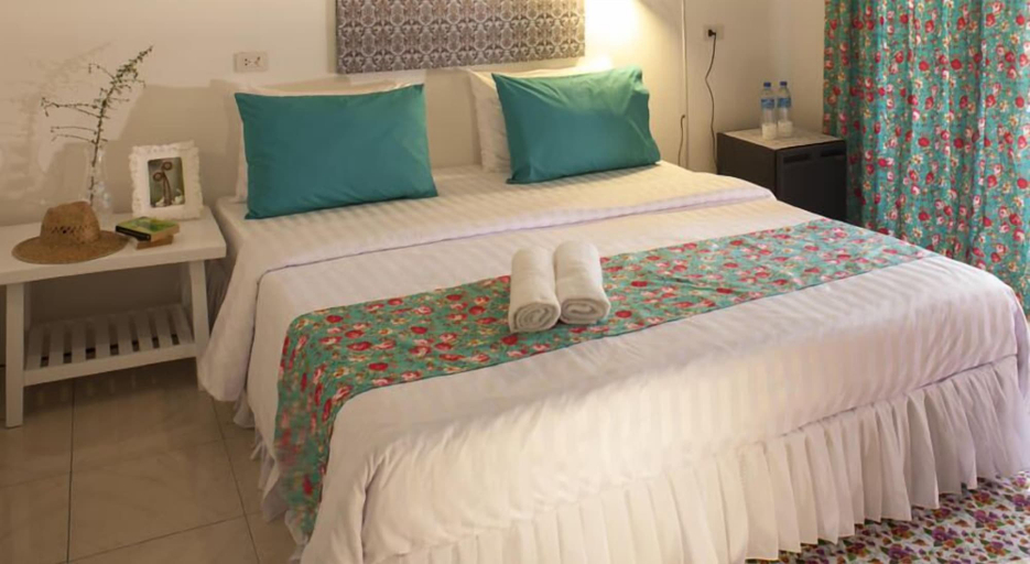 Bedroom 4, Les Fleurs, Takua Pa