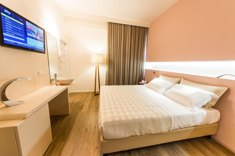 Bedroom 3, Hotel De La Ville, Pesaro E Urbino