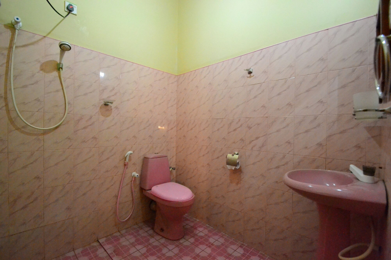 Bathroom, Hangout Habarana, Palugaswewa