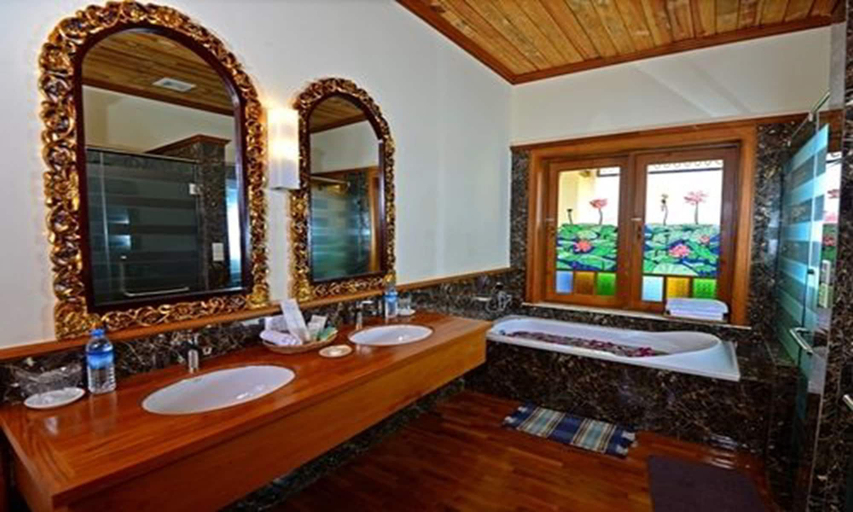 Bathroom 4, Inle Garden Hotel, Taunggye
