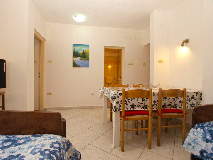 Others 4, Apartment 1588, Pula