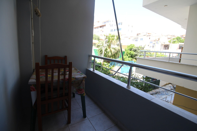 Others 5, Andy Apartments, Sarandës