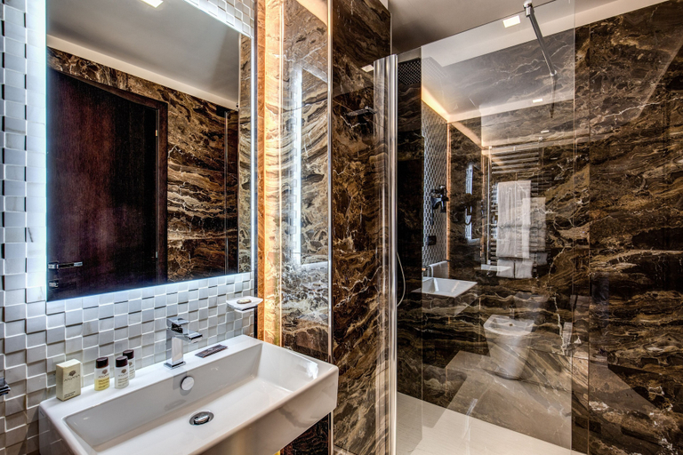 Bathroom 5, Prassede Palace Hotel, Rome