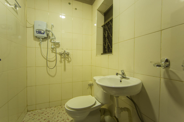 Bathroom 4, Namayiba Park Hotel, Kampala