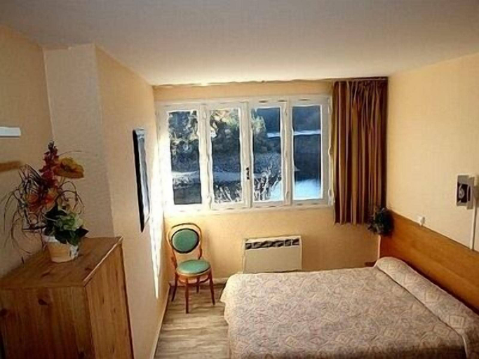 Bedroom 2, Garabit Hôtel, Cantal
