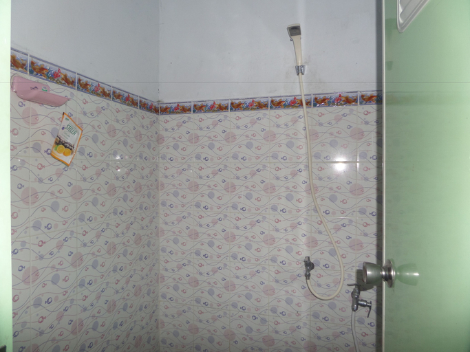 Bathroom 5, Agung Safira Homestay, Probolinggo