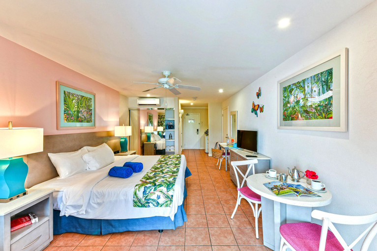 Bedroom 3, Butterfly Beach Hotel