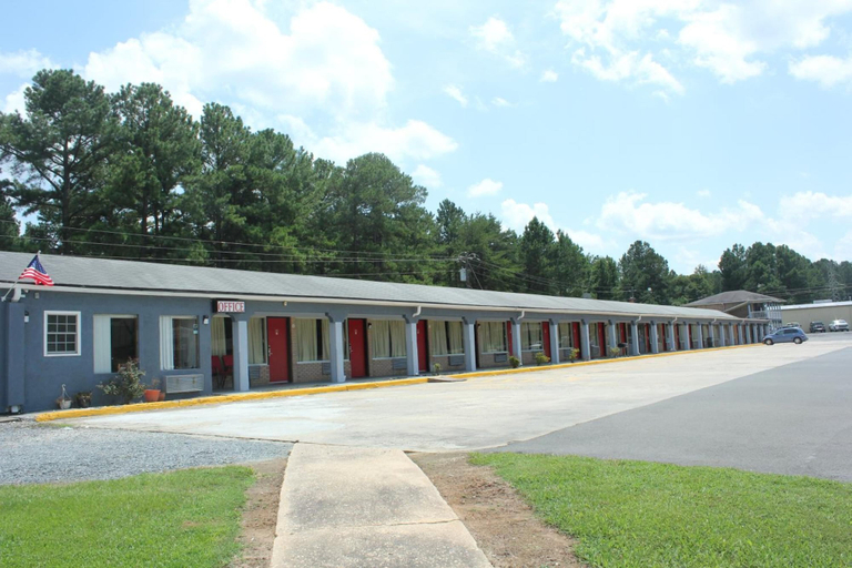 Exterior & Views 2, Roadway Inn, Montgomery