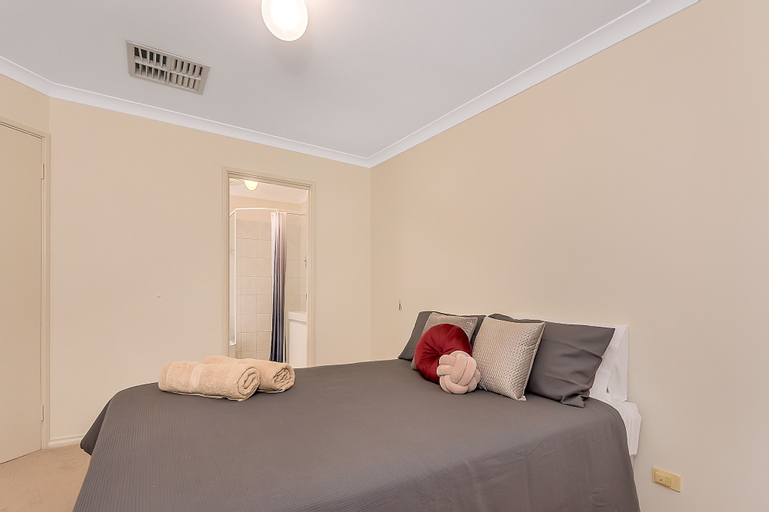 Bedroom 3, City Heights, Stirling