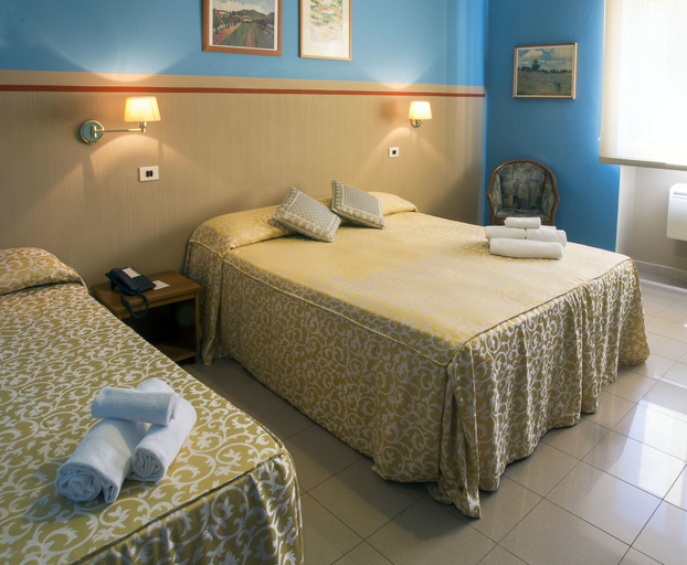 Bedroom 3, Hotel Plaza, Taranto