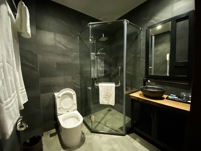 Bathroom 5, CHECK inn Phnom Penh BKK 1, Phnom Penh