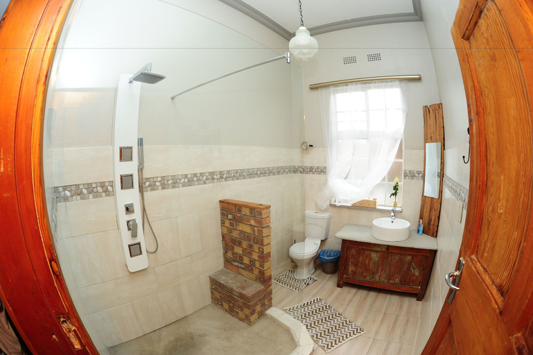Bathroom 4, Bo Kamer Guesthouse, Gert Sibande