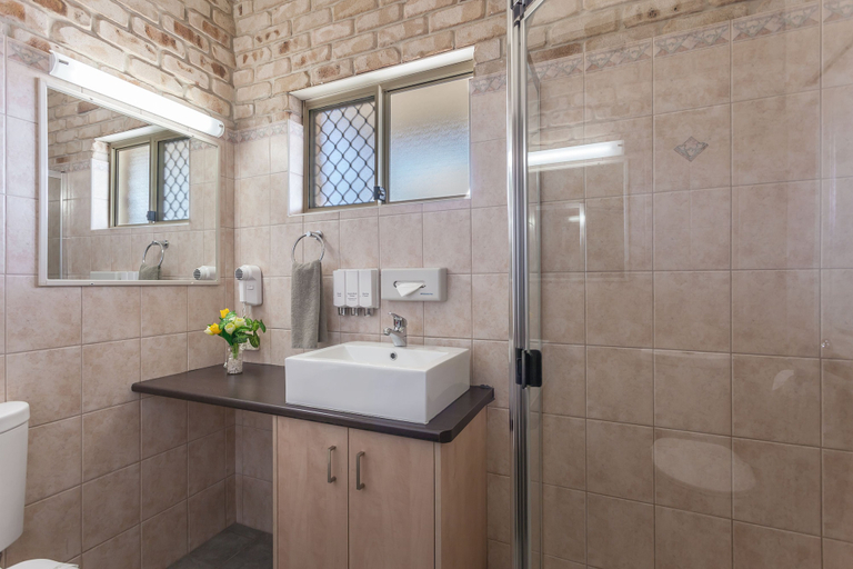 Bathroom 4, Highlander Motor Inn & Apartments, Toowoomba - Central