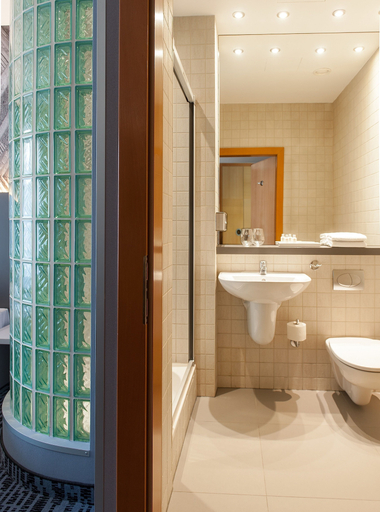 Bathroom 5, Hotel Villa Park Med & Spa, Toruń