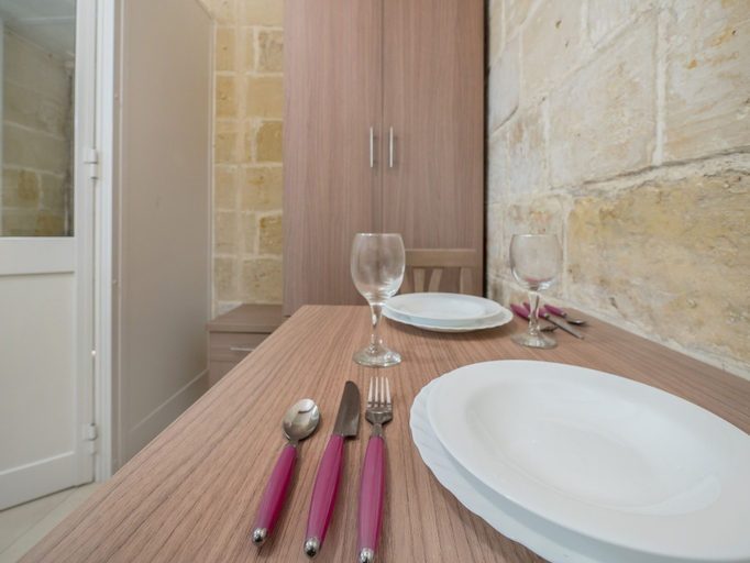 Bathroom 4, Valletta Holiday Old Theatre Lane
